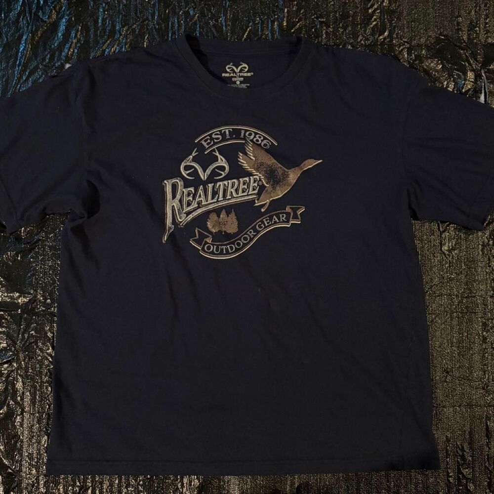 Realtree Men's Navy and Blue T-shirt